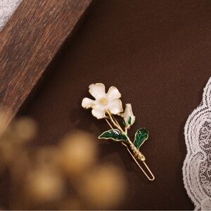 Elegant Floral Hair Clip